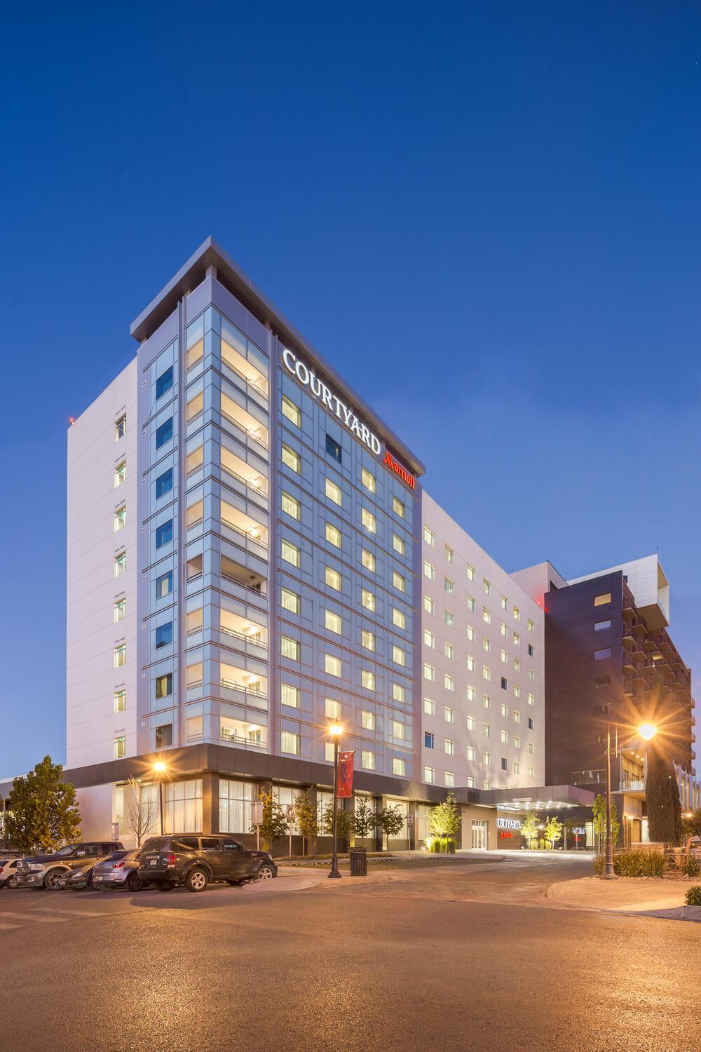 Courtyard By Marriott Chihuahua Hotel Buitenkant foto