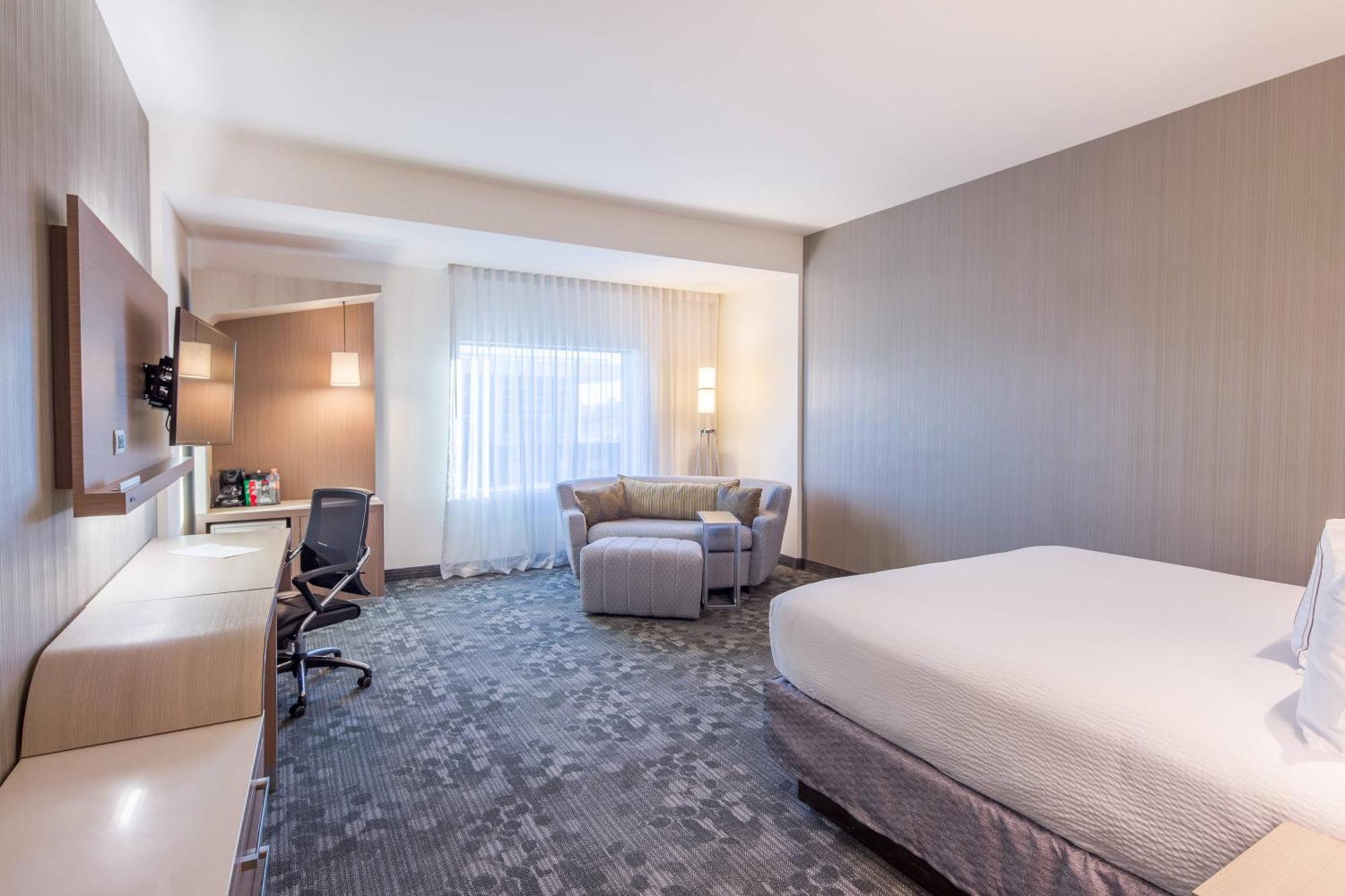 Courtyard By Marriott Chihuahua Hotel Buitenkant foto