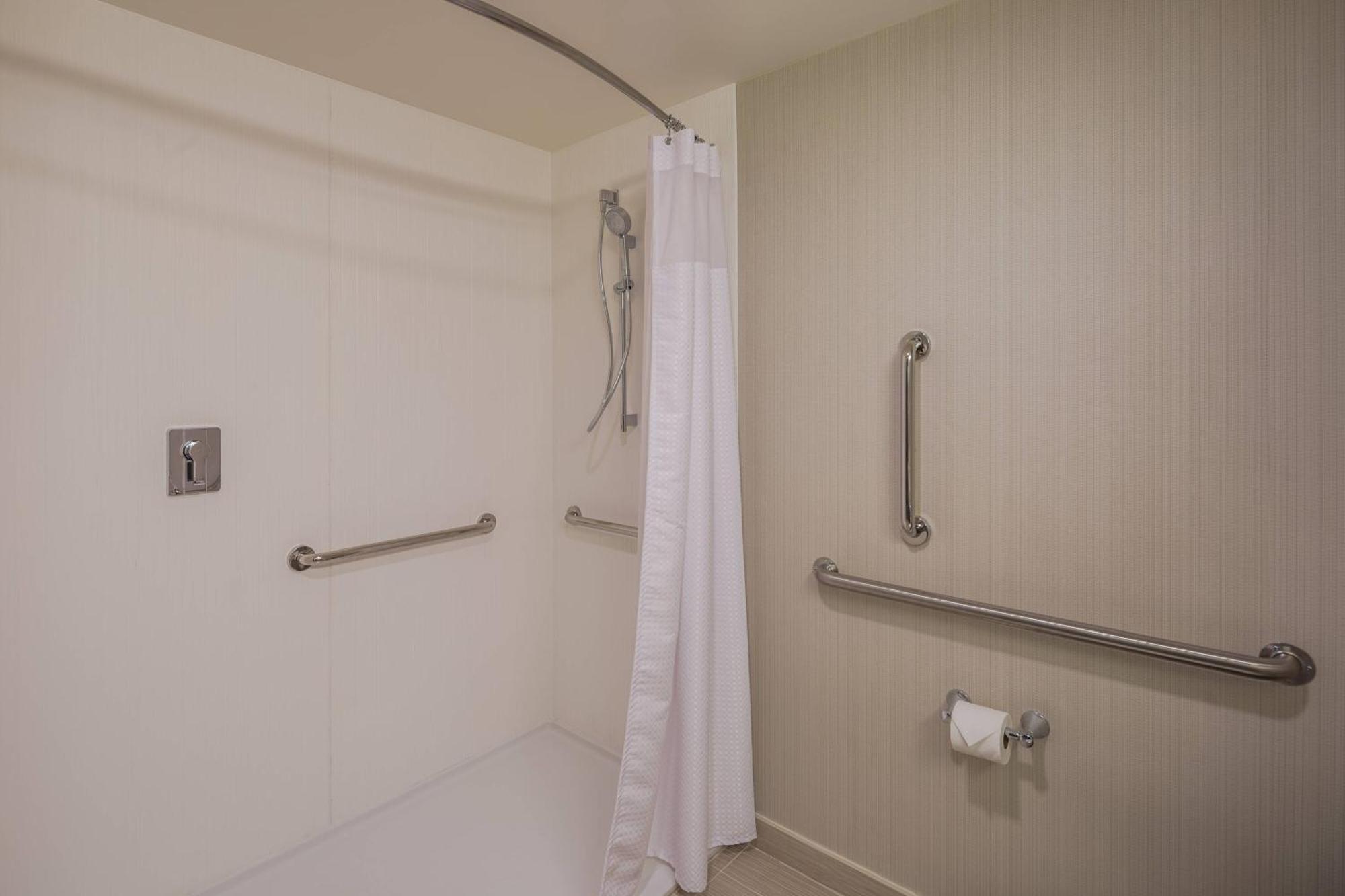 Courtyard By Marriott Chihuahua Hotel Buitenkant foto