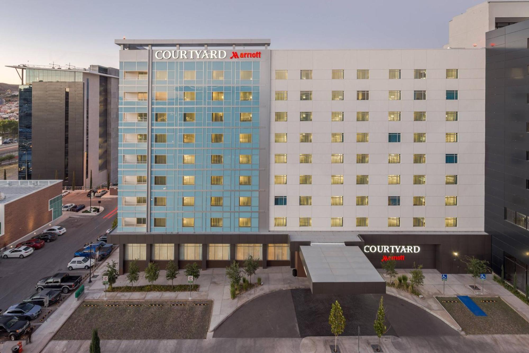 Courtyard By Marriott Chihuahua Hotel Buitenkant foto