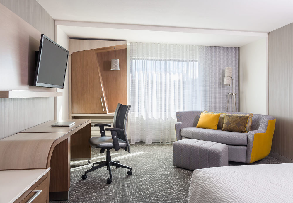 Courtyard By Marriott Chihuahua Hotel Buitenkant foto